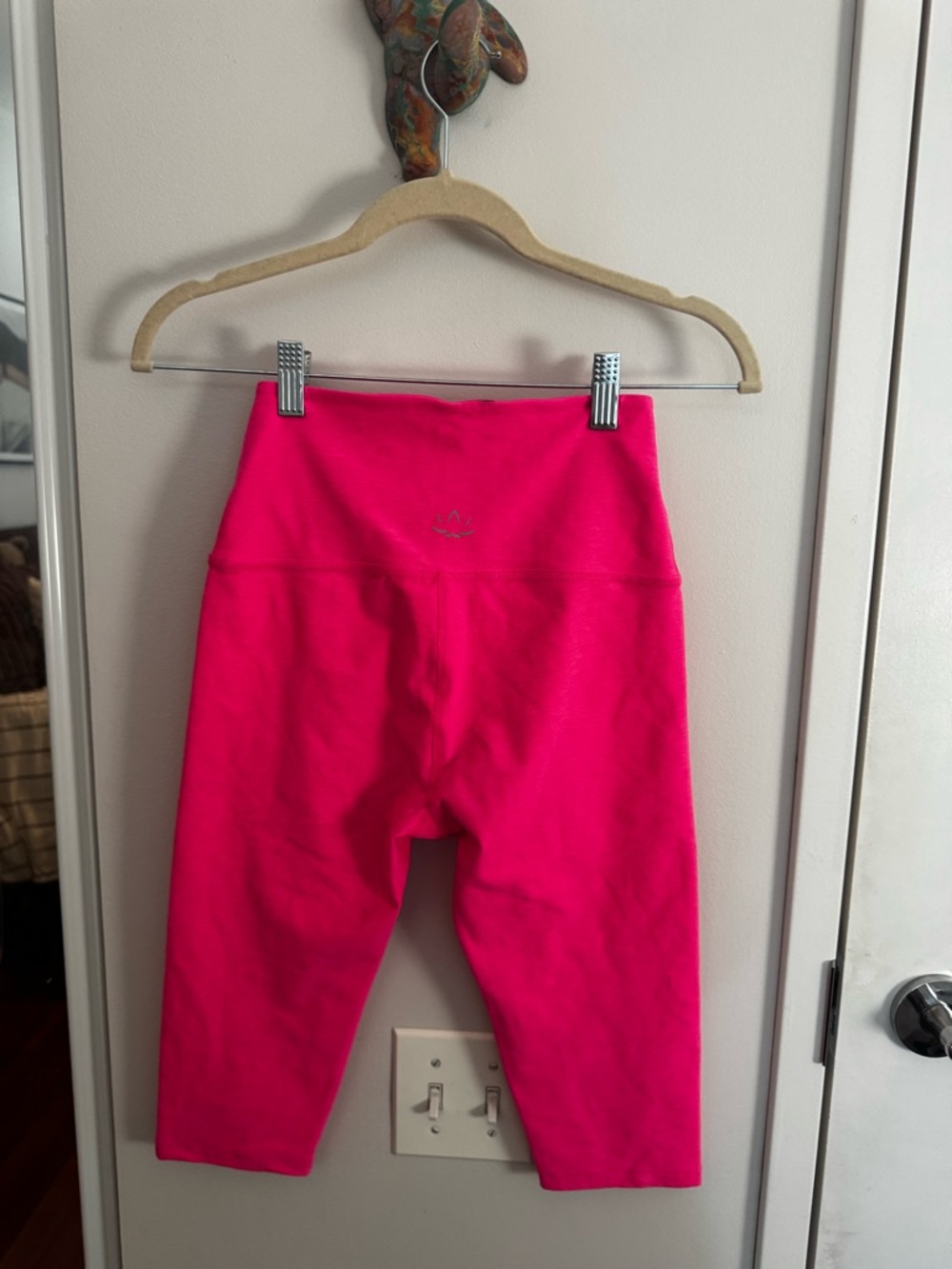 BEYOND YOGA Spacedye Mid-Rise Slit Pedal Pusher Leggings - Hot Pink - Picture 5 of 6